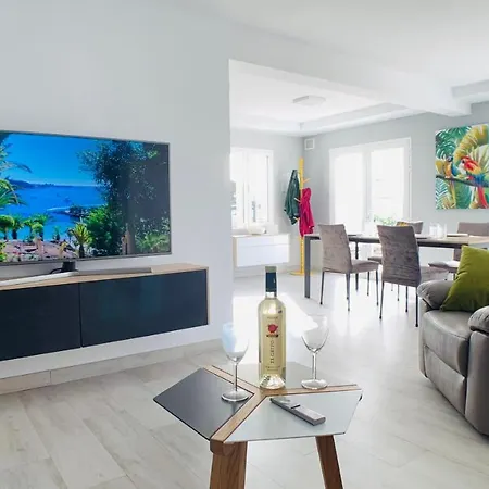 Casa Solaris At Anfi With Private Terrace, Pool & Netflix Vakantiehuis *